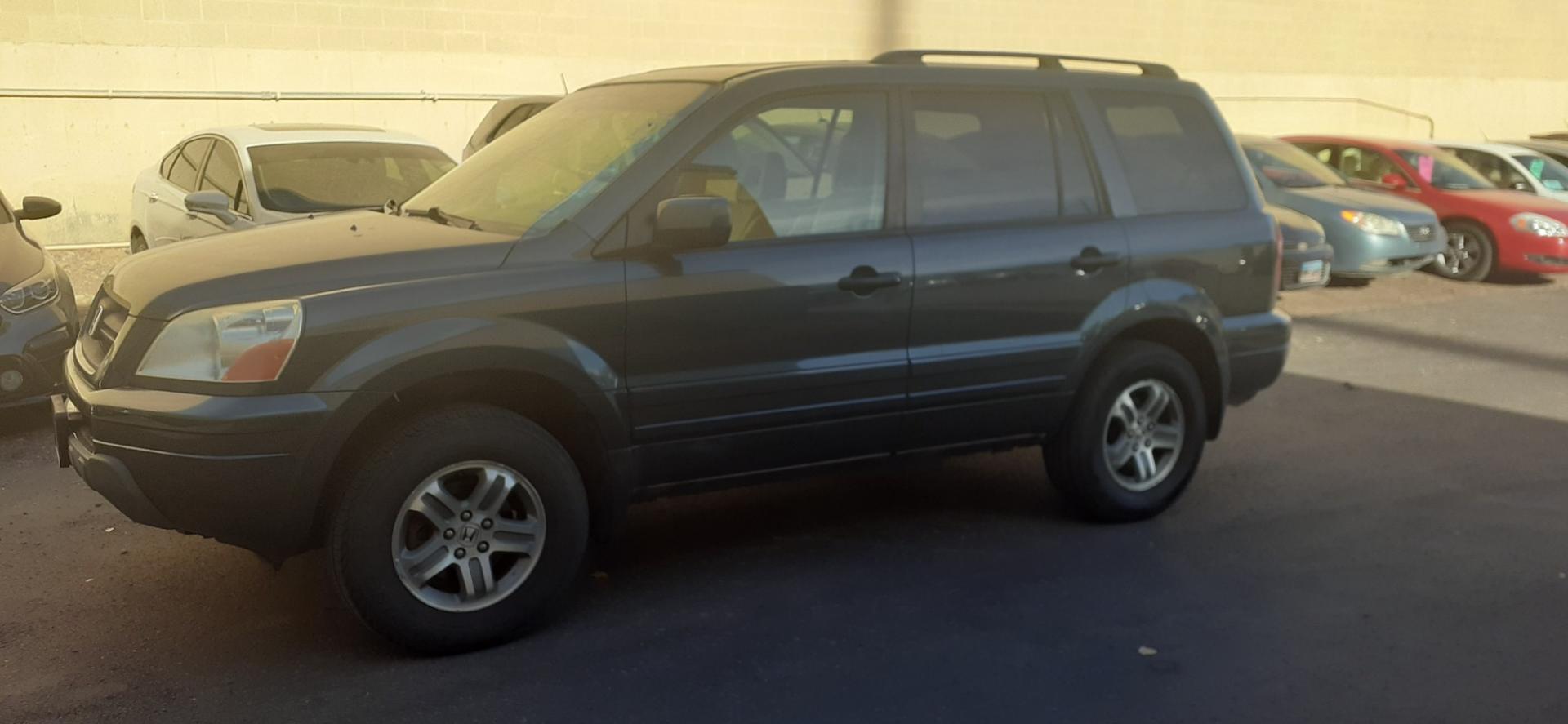 2004 Honda Pilot (2HKYF18594H) , located at 2015 Cambell Street, Rapid City, SD, 57701, (605) 342-8326, 44.066433, -103.191772 - CARFAX AVAILABLE - Photo#1